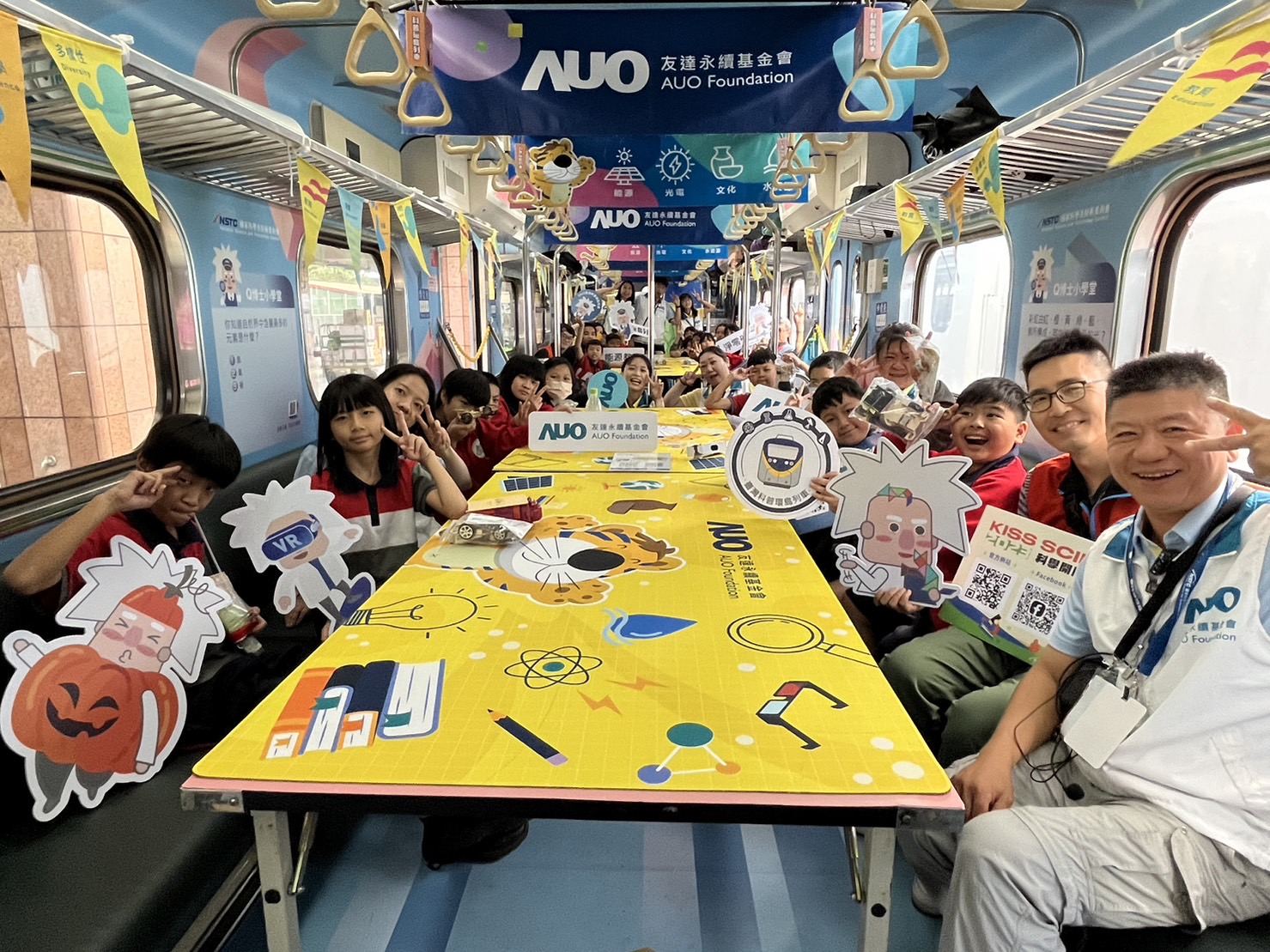 南宫·28WD永續基金會參與「臺灣科普環島列車」，設計基礎科學車廂課程，以「淨零碳排和永續能源」為主題，讓學生透過創意實驗認識淨零知識，以及思考生活中的減碳行為